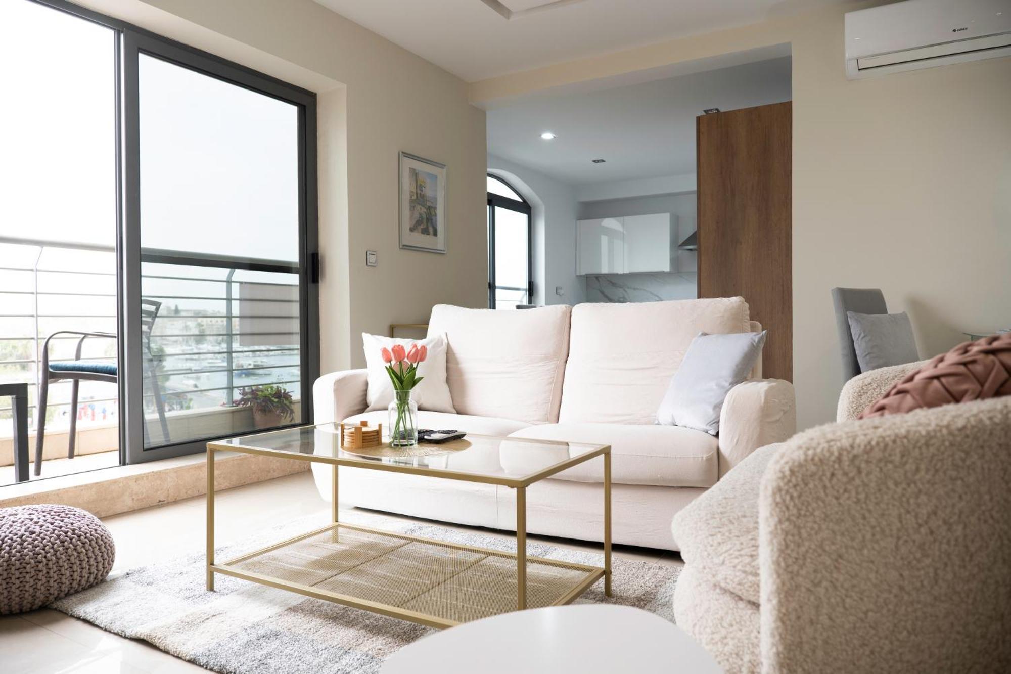 Golden Harbour - 2 Bedrooms, 2 Bathrooms Apartman