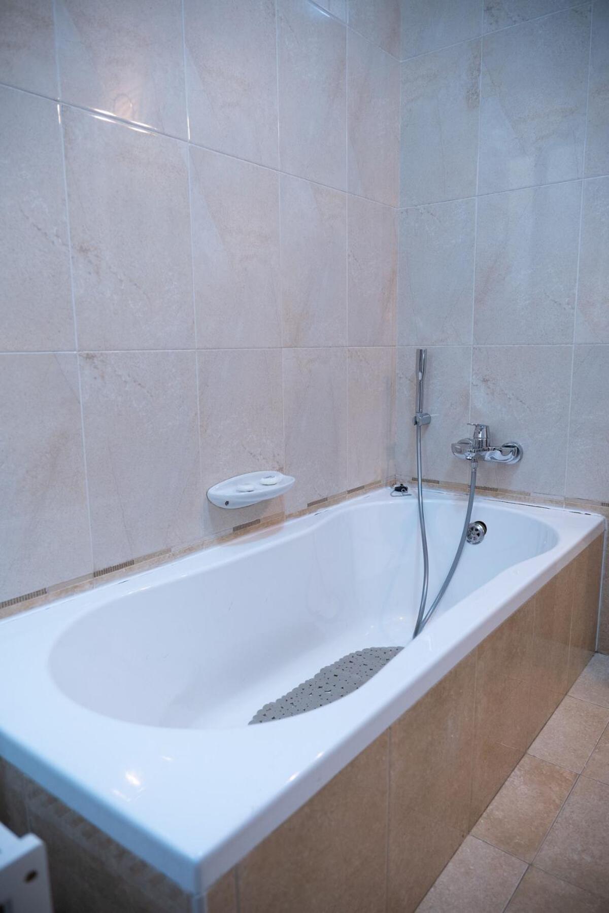 Golden Harbour - 2 Bedrooms, 2 Bathrooms *
