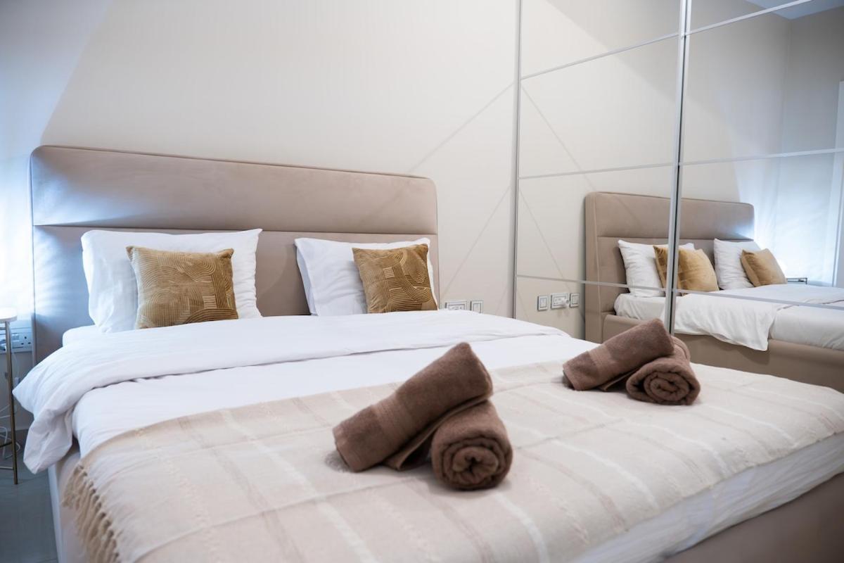Golden Harbour - 2 Bedrooms, 2 Bathrooms